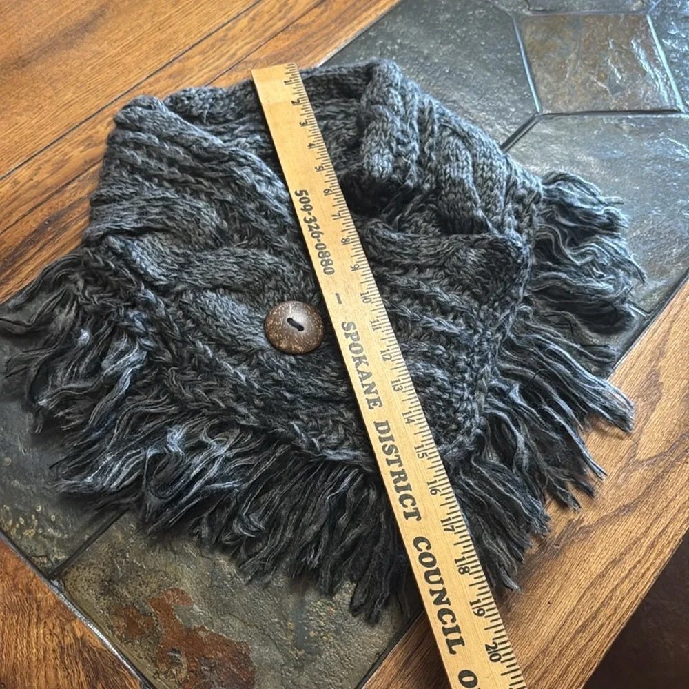 🆕 Creme Fringed Knit Scarf/Cowl with Wooden Buttons - Picture 6 of 7